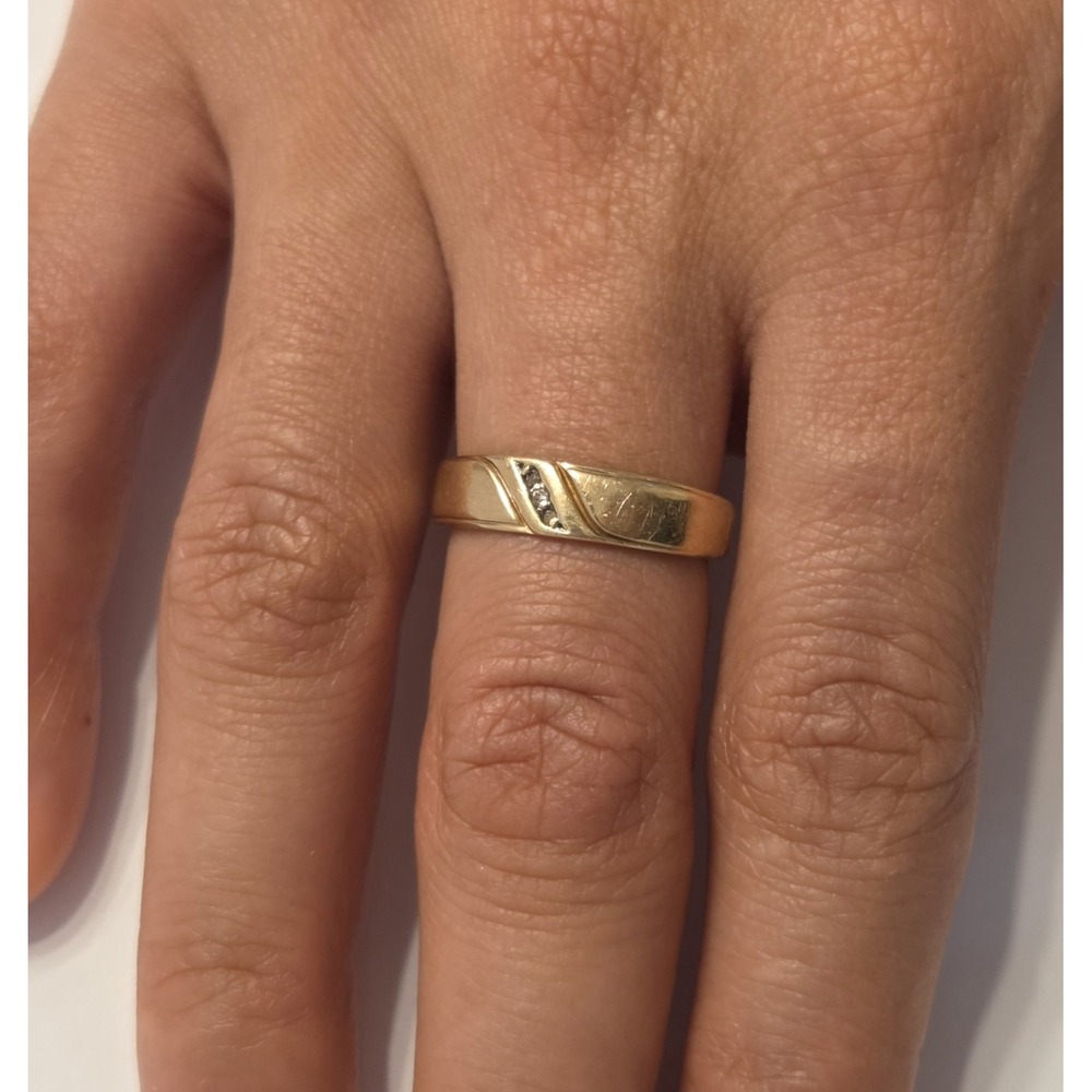 Vintage 1980s 10k Yellow Gold & Diamond Wedding Band Size 8